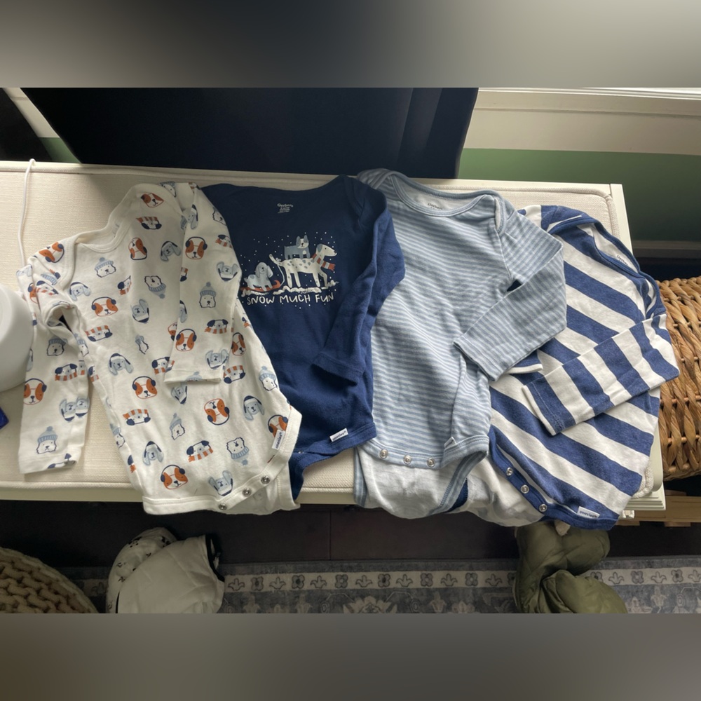 GERBER baby long sleeve bodysuit bundle